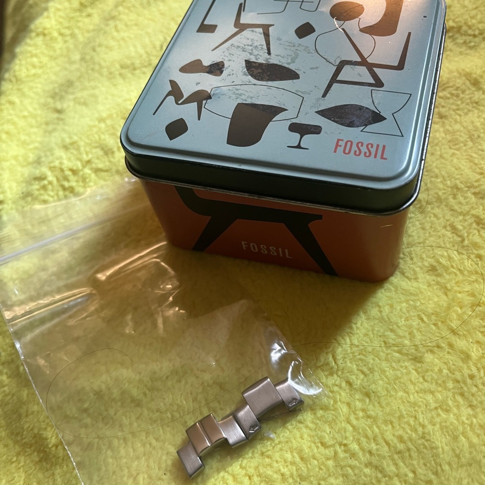 Fossil Men's Pitt Watch Silver/Chrome with Blue Face and Pitt Logo. - Picture 8 of 9